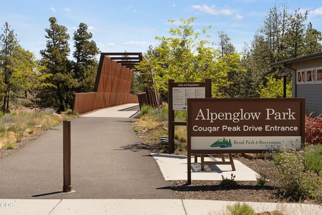 20693 SE Cougar Peak Drive, Bend, OR 97702