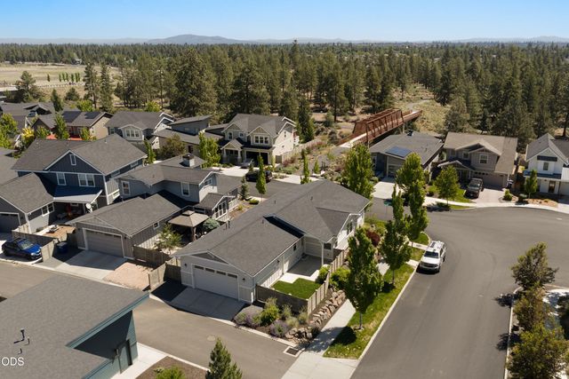 20693 SE Cougar Peak Drive, Bend, OR 97702
