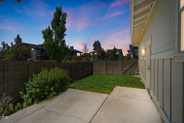 20693 SE Cougar Peak Drive, Bend, OR 97702