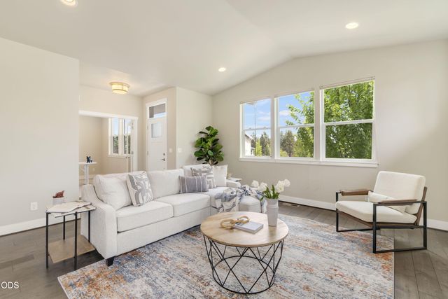20693 SE Cougar Peak Drive, Bend, OR 97702