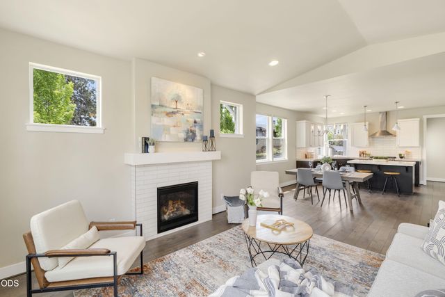 20693 SE Cougar Peak Drive, Bend, OR 97702