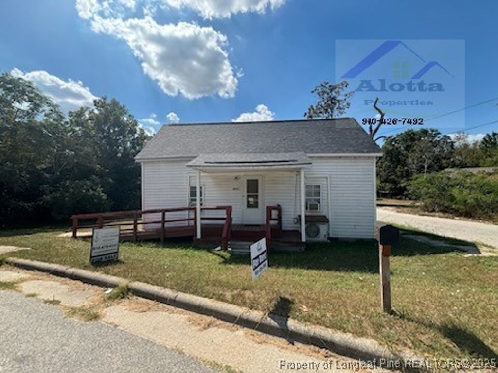 400 Daniel McLeod Road, Red Springs, NC 28377
