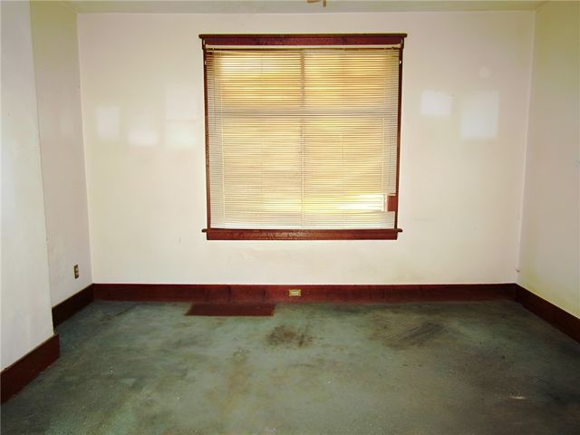 230 Mckinley St, Knoxville, PA 15210
