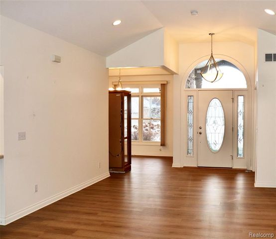 6273 Boulder Drive, Flushing, MI 48433