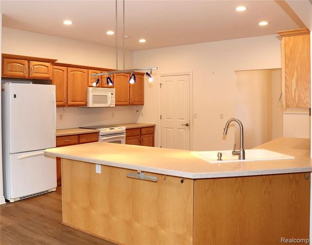 6273 Boulder Drive, Flushing, MI 48433