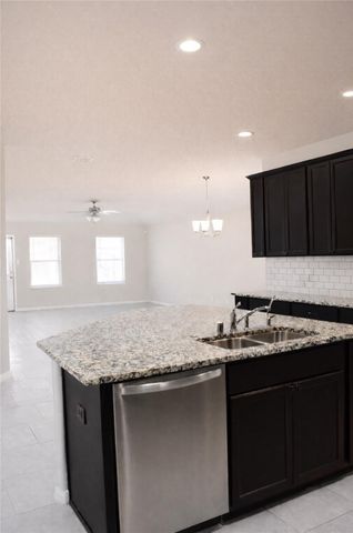 2923 Vales Point Drive, Fresno, TX 77545