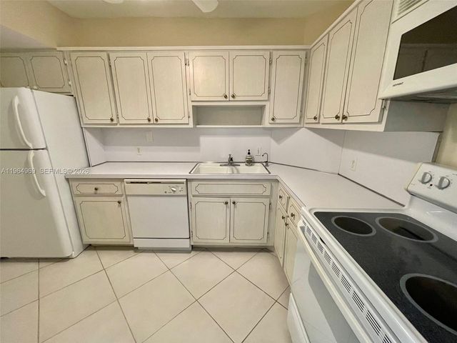 4330 Hillcrest Dr 716, Hollywood, FL 33021