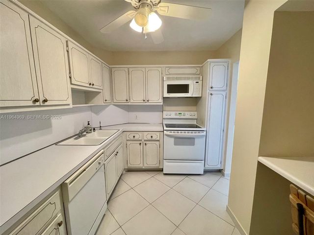 4330 Hillcrest Dr 716, Hollywood, FL 33021