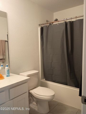 8995 GIFFORD Drive, Jacksonville, FL 32220