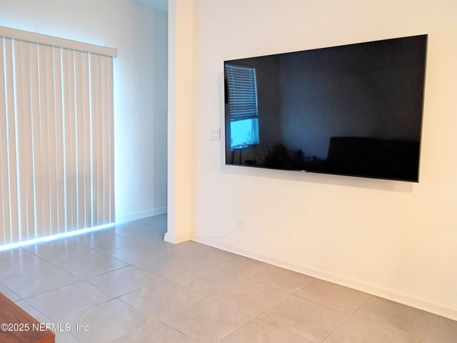 8995 GIFFORD Drive, Jacksonville, FL 32220