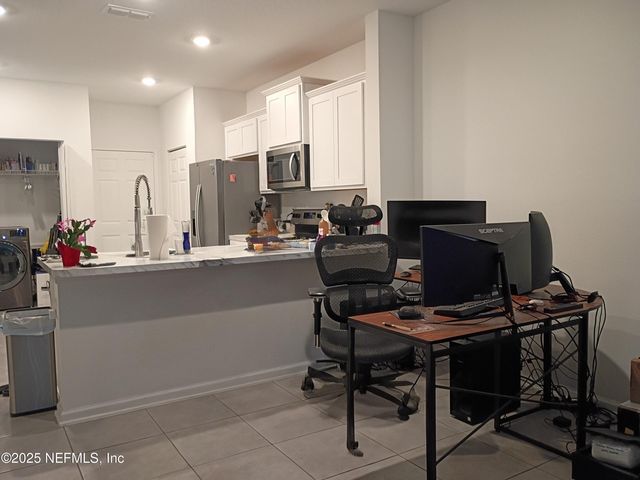 8995 GIFFORD Drive, Jacksonville, FL 32220