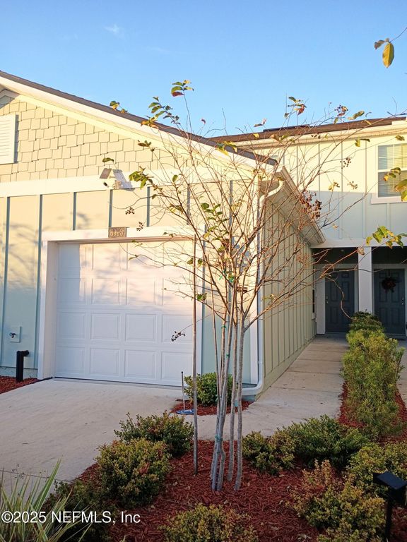 8995 GIFFORD Drive, Jacksonville, FL 32220