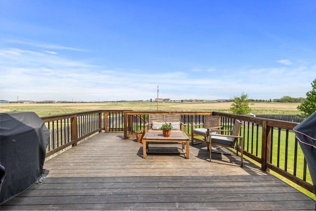 2720 Heritage Dr NW, Minot, ND 58703