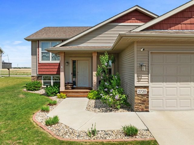 2720 Heritage Dr NW, Minot, ND 58703