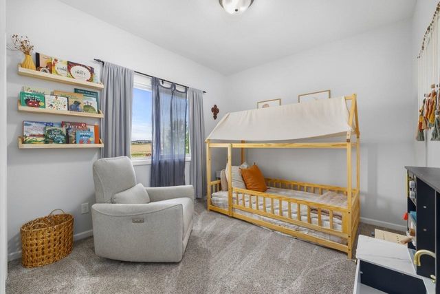 2720 Heritage Dr NW, Minot, ND 58703