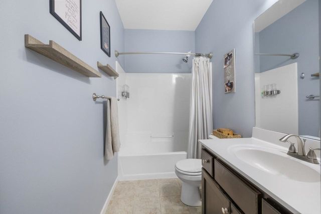 2720 Heritage Dr NW, Minot, ND 58703
