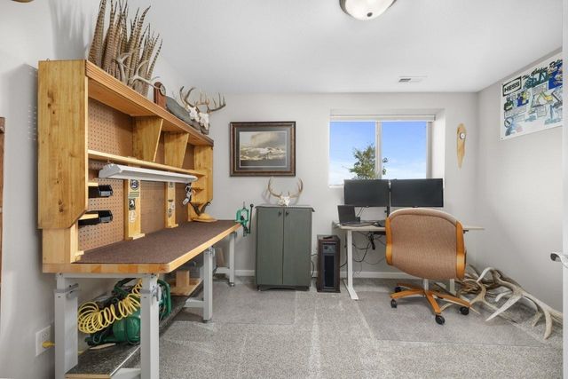 2720 Heritage Dr NW, Minot, ND 58703