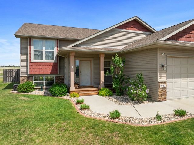 2720 Heritage Dr NW, Minot, ND 58703