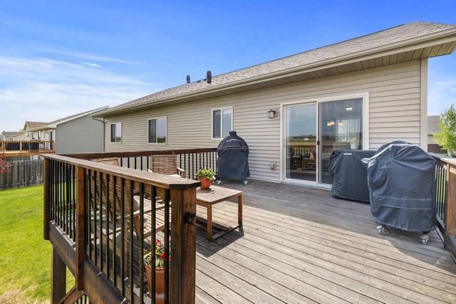 2720 Heritage Dr NW, Minot, ND 58703
