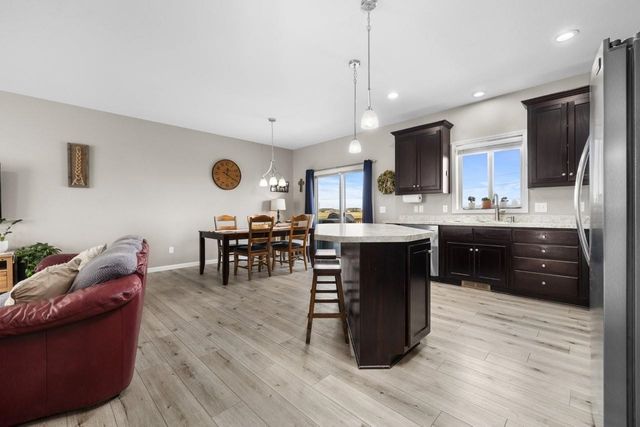 2720 Heritage Dr NW, Minot, ND 58703