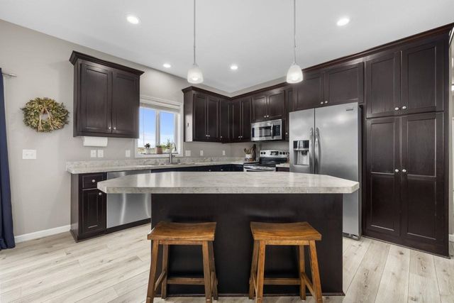 2720 Heritage Dr NW, Minot, ND 58703