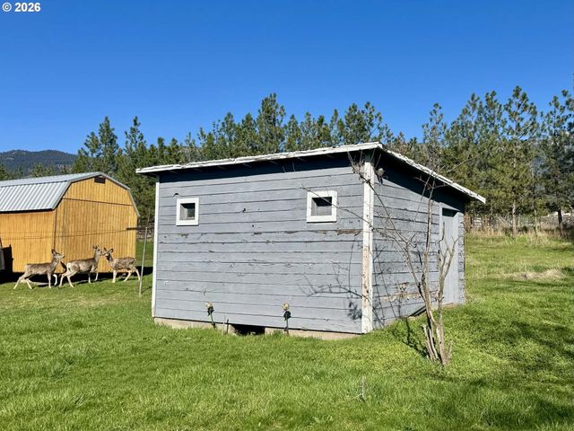 1107 JASPER St, Cove, OR 97824