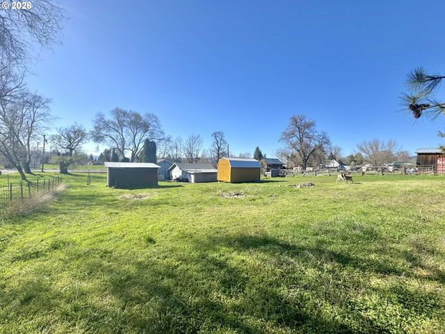 1107 JASPER St, Cove, OR 97824