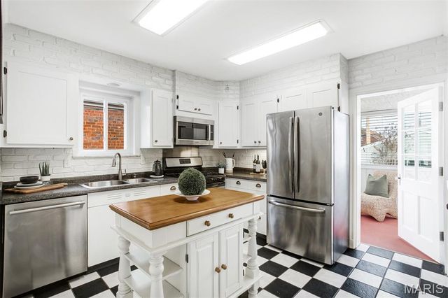 6031 Lansdowne Avenue, St Louis, MO 63109