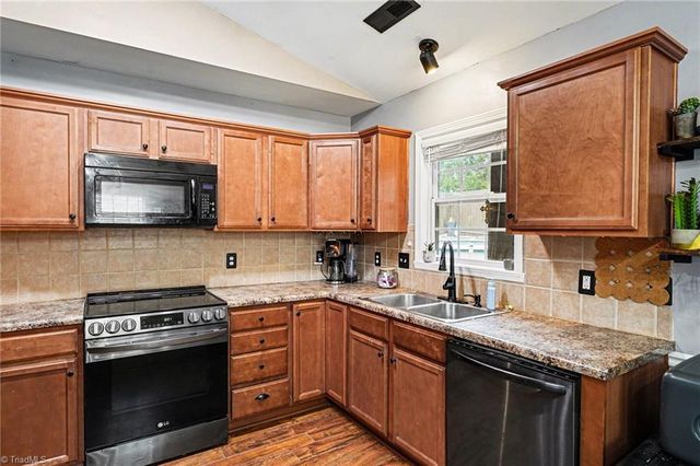 1821 Pope Hill Court, Kernersville, NC 27284