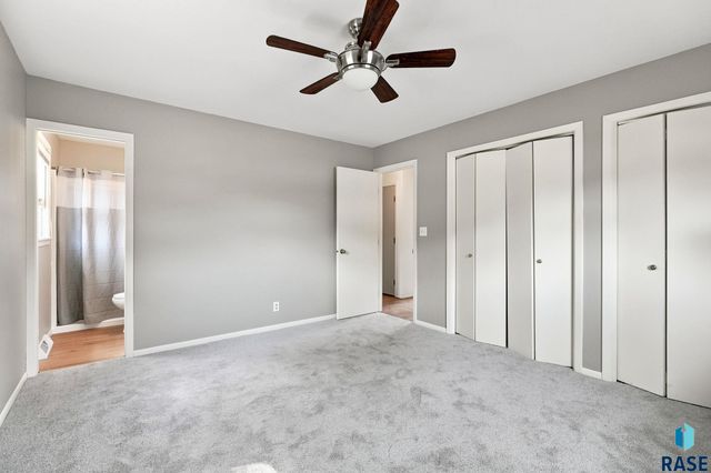 4004 S Glenview Rd Road, Sioux Falls, SD 57103