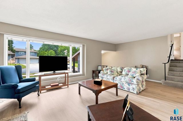 4004 S Glenview Rd Road, Sioux Falls, SD 57103