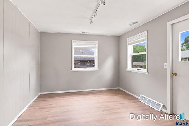 4004 S Glenview Rd Road, Sioux Falls, SD 57103