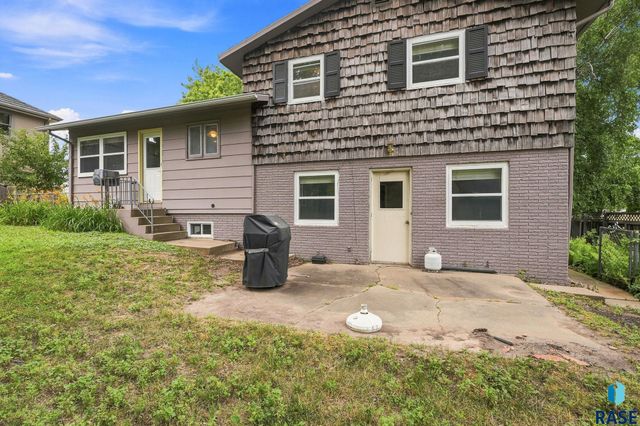 4004 S Glenview Rd Road, Sioux Falls, SD 57103