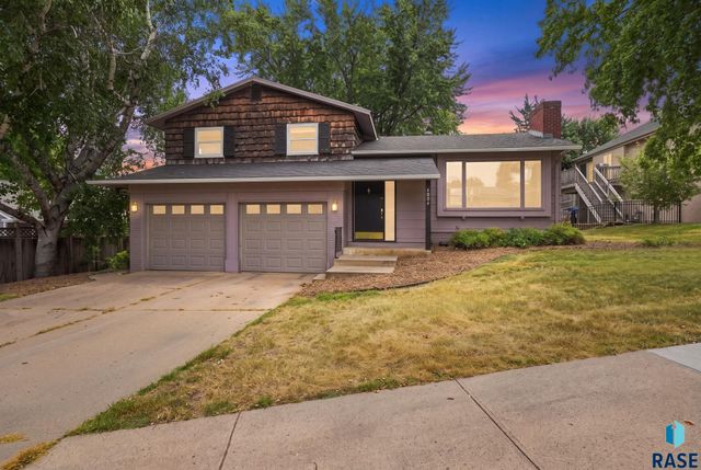 4004 S Glenview Rd Road, Sioux Falls, SD 57103