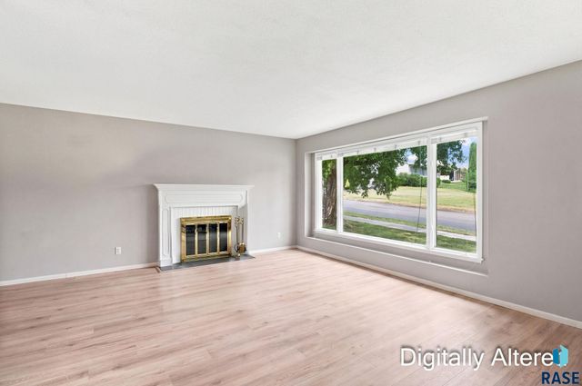 4004 S Glenview Rd Road, Sioux Falls, SD 57103