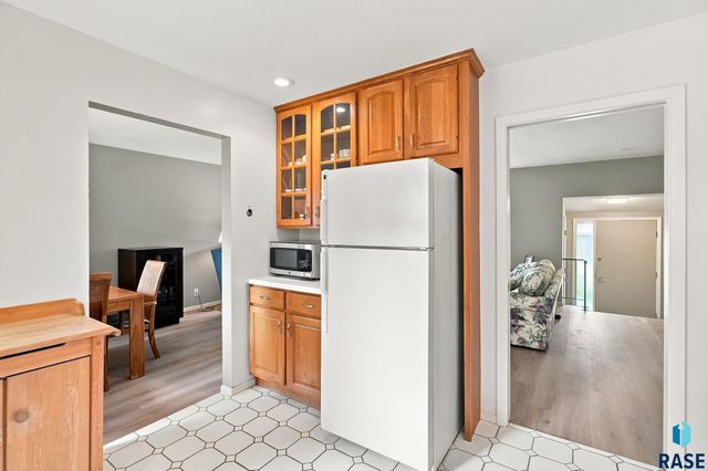 4004 S Glenview Rd Road, Sioux Falls, SD 57103