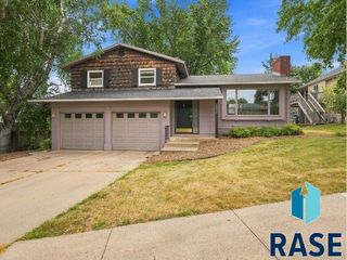 4004 S Glenview Rd Road, Sioux Falls, SD 57103