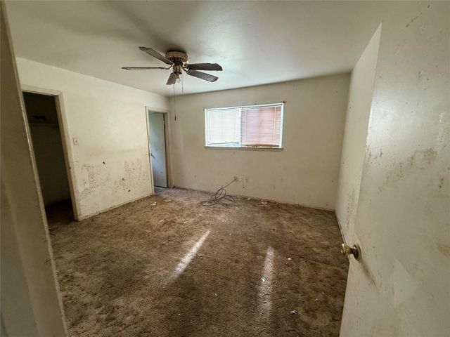 600 W Mimosa Street, Angleton, TX 77515
