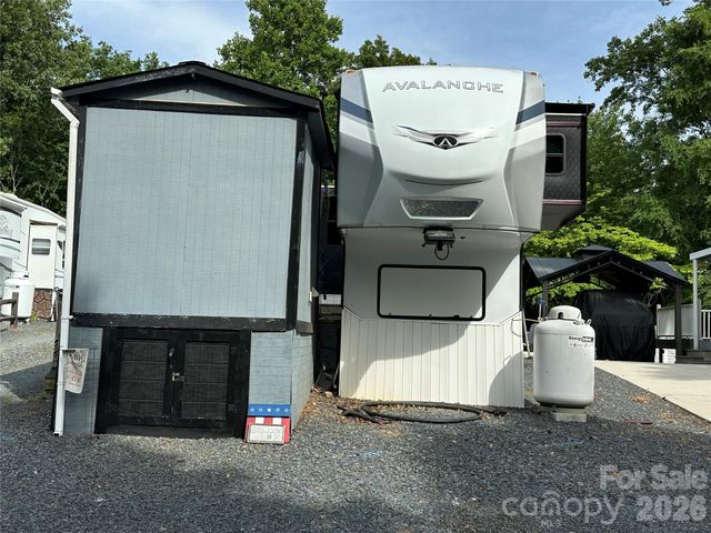 133 Marina Drive, New London, NC 28127