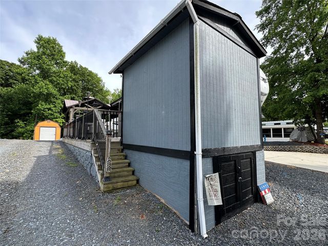 133 Marina Drive, New London, NC 28127