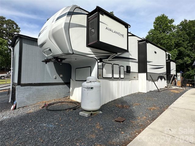 133 Marina Drive, New London, NC 28127