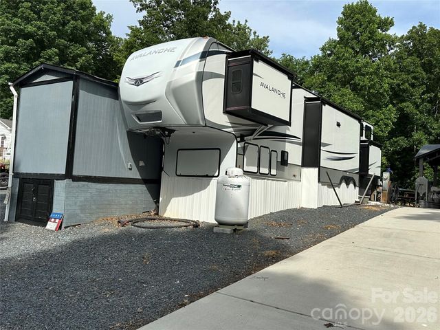 133 Marina Drive, New London, NC 28127