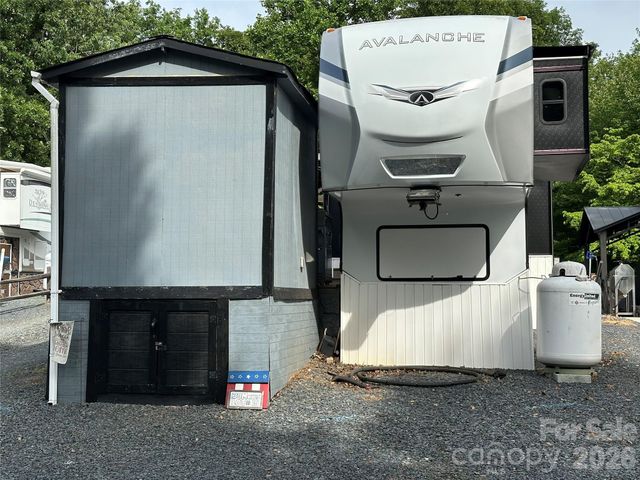 133 Marina Drive, New London, NC 28127