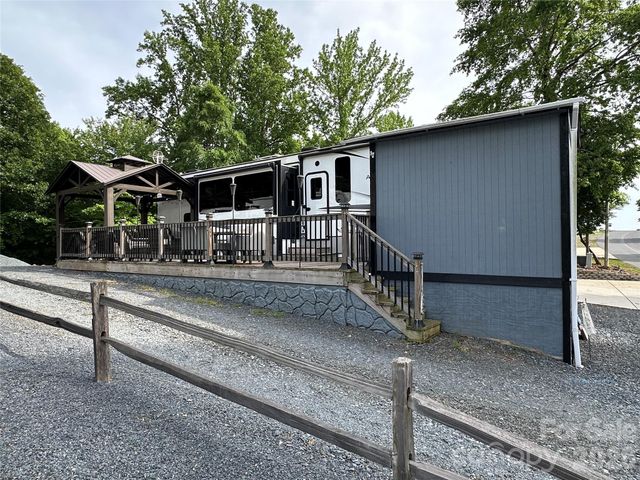 133 Marina Drive, New London, NC 28127