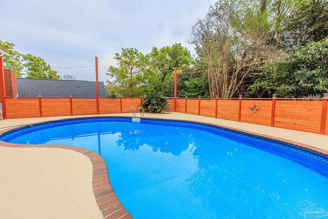 3777 Scenic Ridge Dr, Pensacola, FL 32514