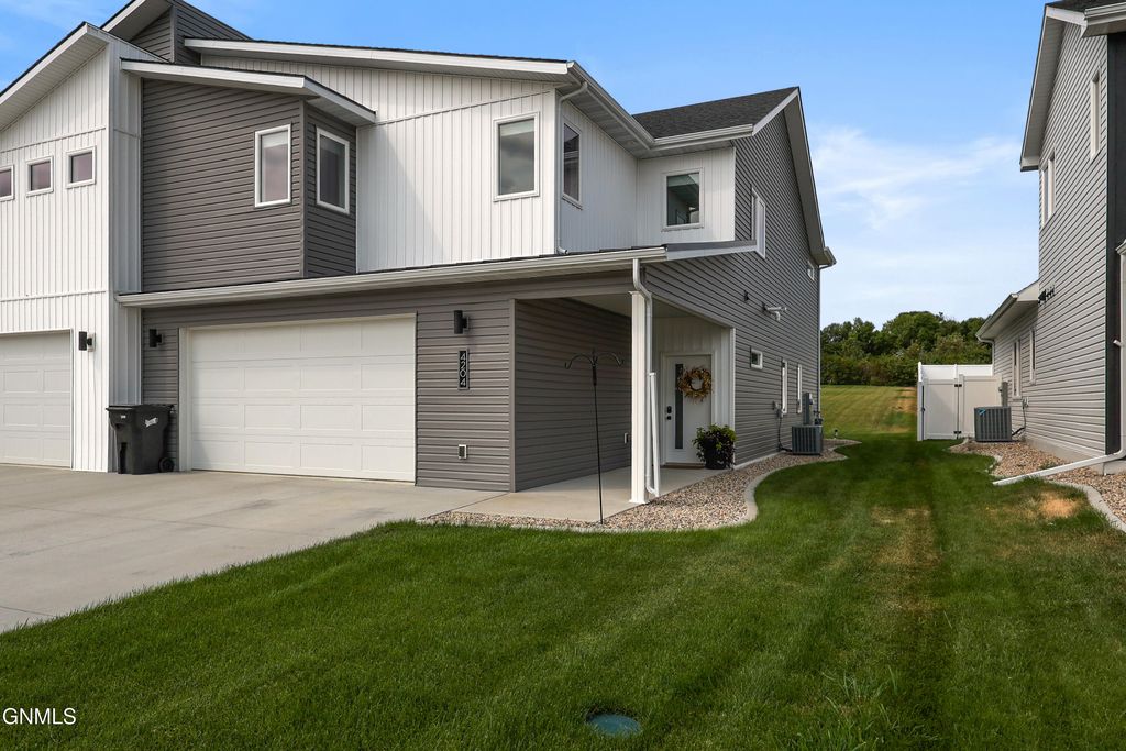 4204 Silver Boulevard, Bismarck, ND 58503 photo 1