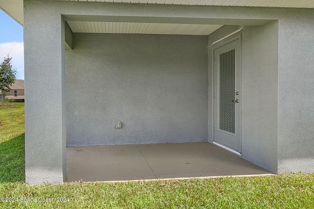 1063 Grantham Lane, Palm Bay, FL 32909