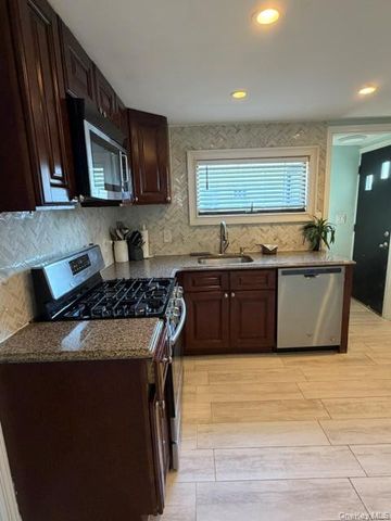 1601 Cross Bay Boulevard, Broad Channel, NY 11693