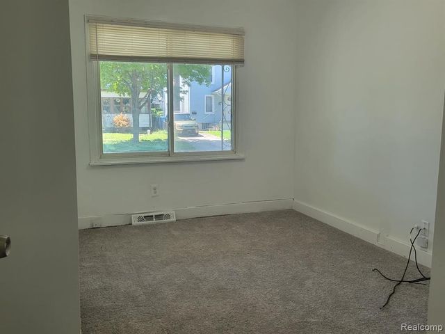 7027 Chalmers Avenue, Warren, MI 48091