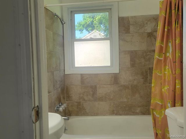 7027 Chalmers Avenue, Warren, MI 48091
